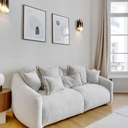 Beautiful Ac - Close To Trocadero *